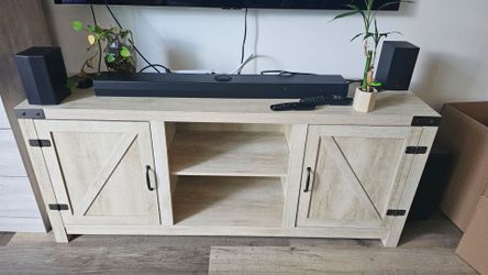 Solid oak wood entertainment center 59x25x16 (WHD)