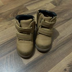 Toddler Size 4 Boots 