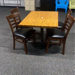 Table /chairs