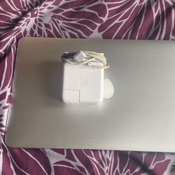 macbook air 11’ inch (early 2014)
