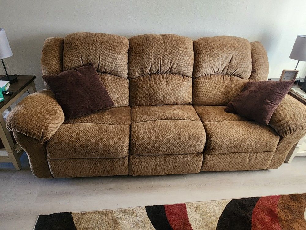 Couch With Recliner 