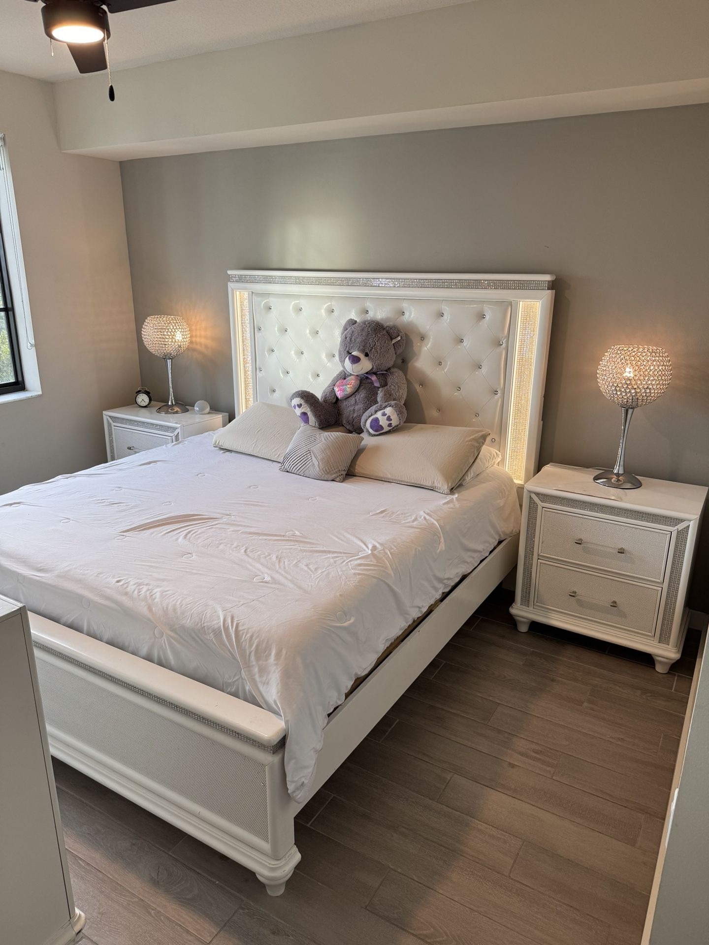 King Size Bed, 2 Side Tables. Adjustable LED Reading Lighting 