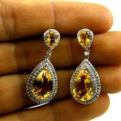 $100🎀Teardrop-shaped dangle earrings. $100