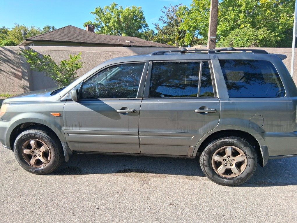 08 Honda.
Pilot