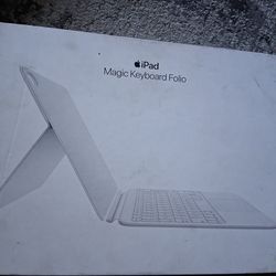 2025 Apple iPad with keyboard