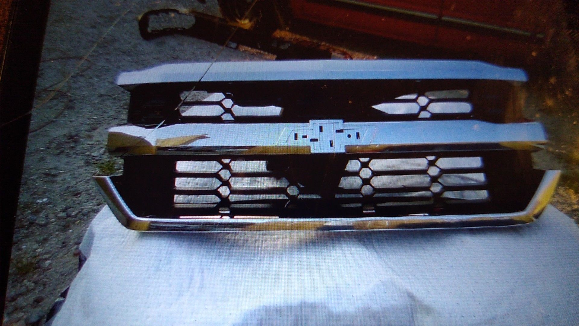 2017 to 19 Chevy Truck half Crome grill