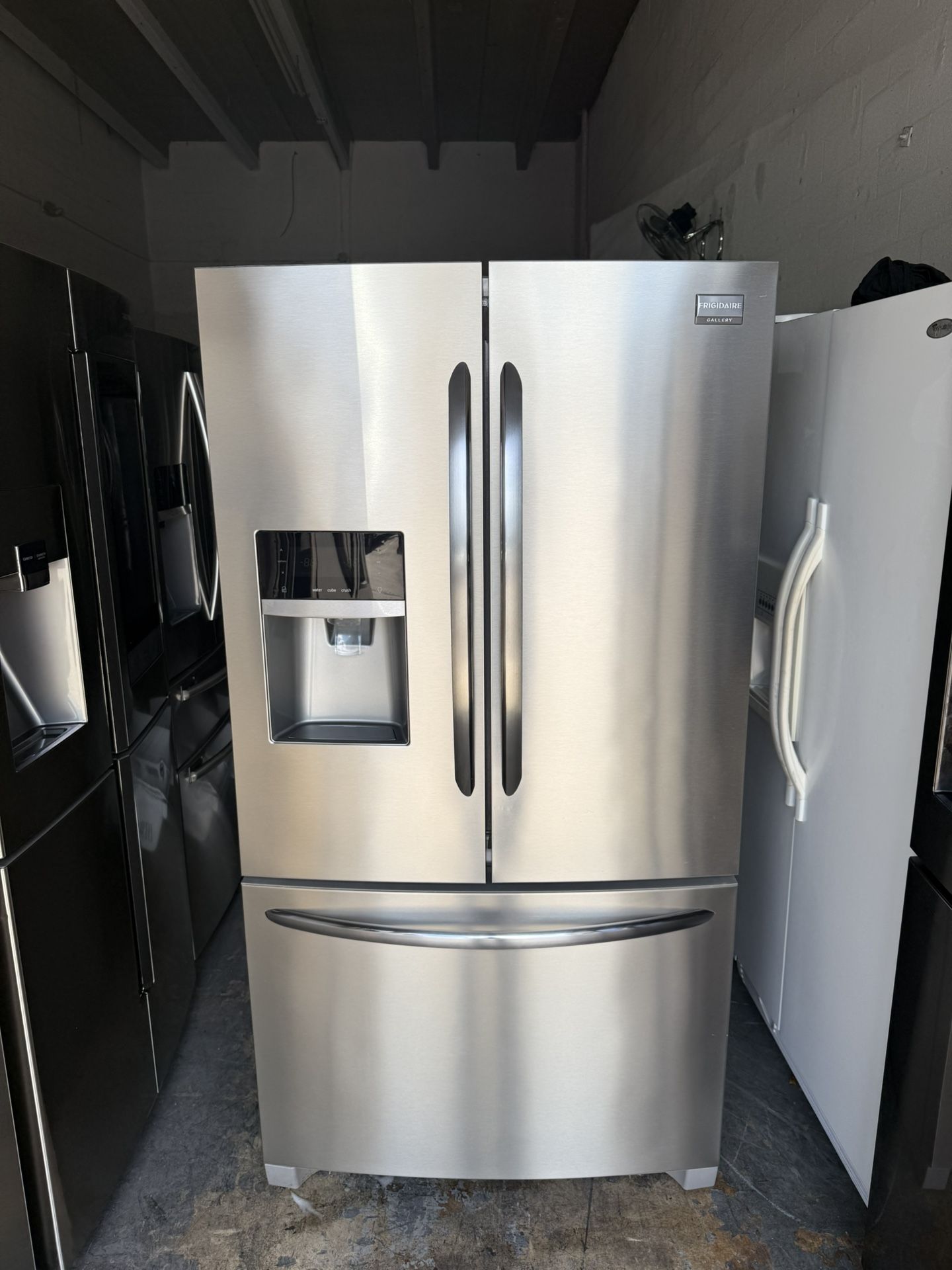 Nevera, Refrgierator Frigidaire, 36x28x69, Warranty 3 Months. Delivery Available