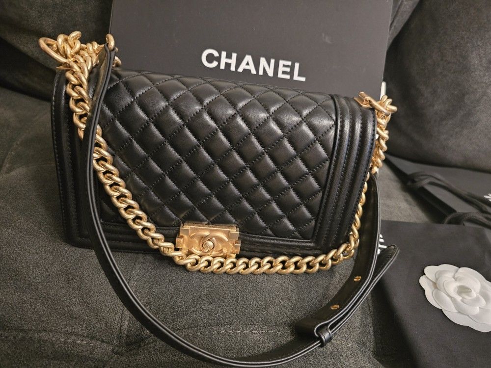 CHANEL MEDIUM BOY BAG GOLD CHAIN