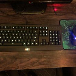 Razor Keyboard, Logitech mouse, Razor Mousepad