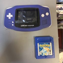 Gameboy Advance with pokemon blue 