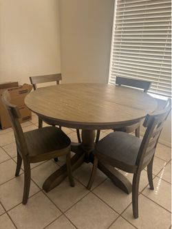 Pottery Barn table with leaf