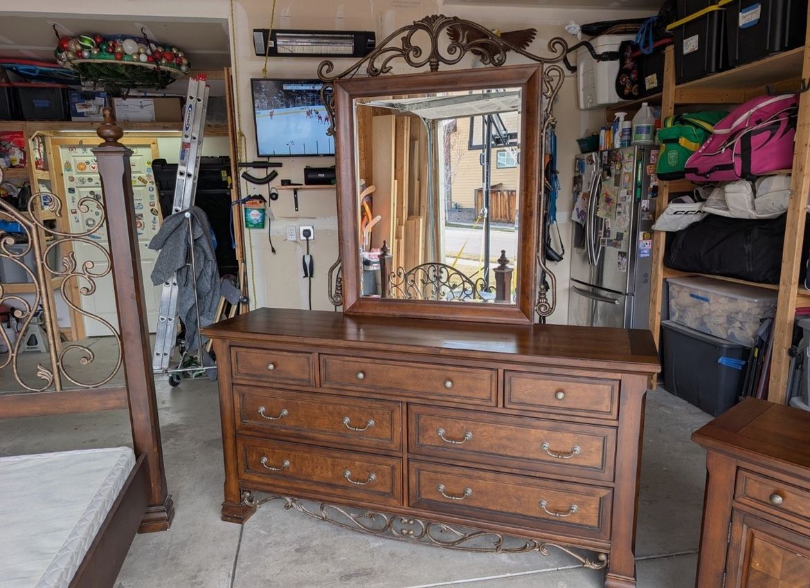 Mirror Dresser
