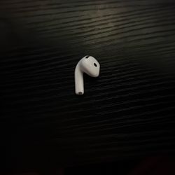Left AirPod 4 Noise Canceling