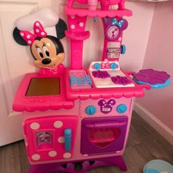 Minnie Mouse Kitchen 🐭 