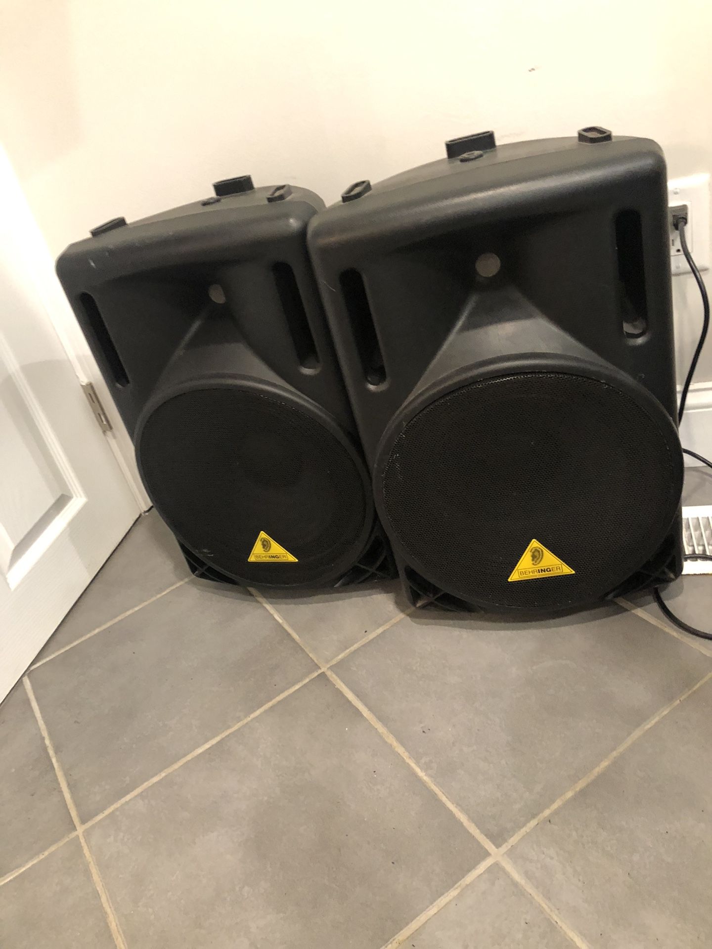 12 Inches  Behringer Power Speaker 