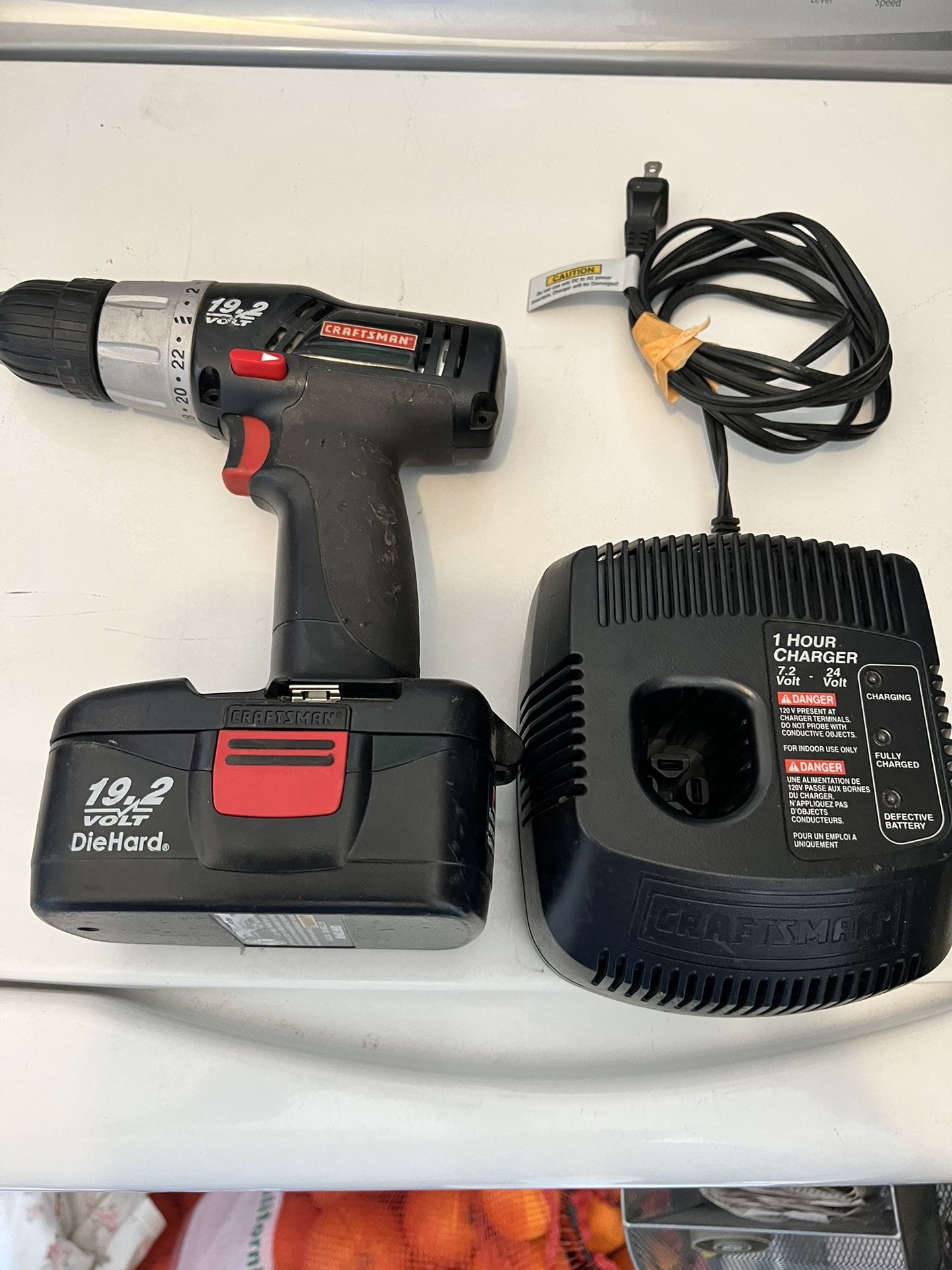 Craftsman 19.2 V 3/8 drill, battery & charger -