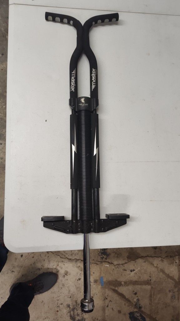 2 Flybar Foam Master Pogo Sticks