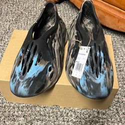Yeezy Foam RNR MX Cinders 