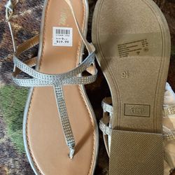 FIONI LADIES SILVER SATIN WITH FAUX DIAMOND DETAILS  SZ 9.5 ~ BRAND NEW WITH TAG