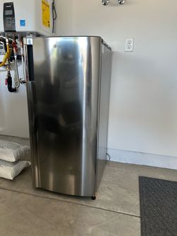 LG Mini Refrigerator -  5.79 be cu. ft. with Freezer in PrintPoof Stainless Steel Look