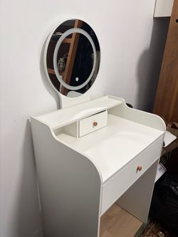 White Lighted Vanity with Mirror & Stool