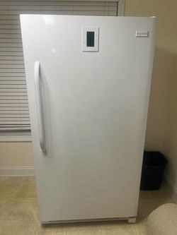 Fridge NEED TO SELL FAST  LAST DAY ON SALE