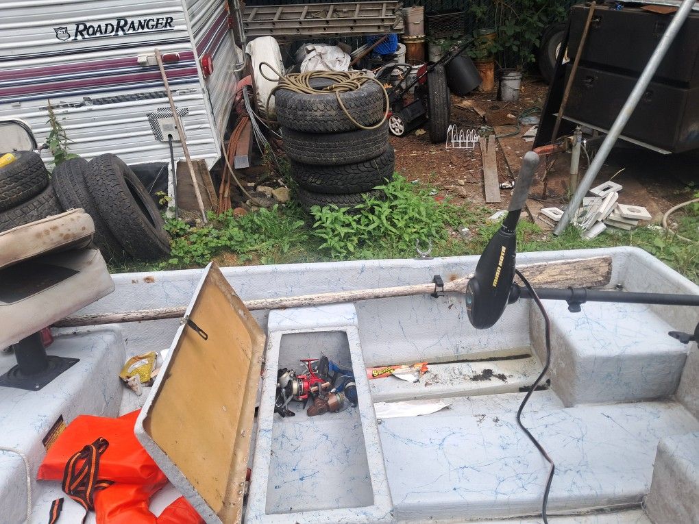 8' Twin Hull Fiberglass Boat