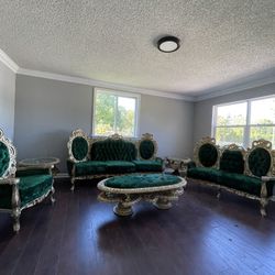  Very Beautiful gorgeous Victorian living room set Brand New 