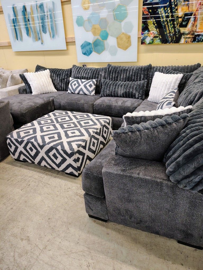 Cozy And Comfortable 3 Piece Sectional!