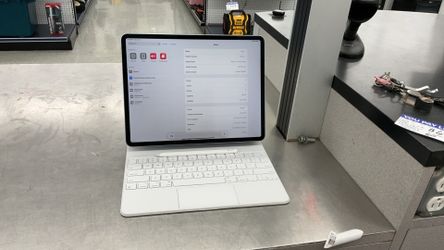 Apple iPad Air (5th Generation) features a 128GB capacity