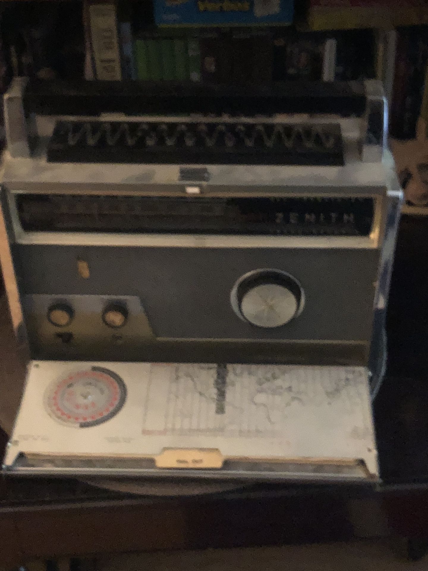 Vintage Radio Zenith Royal 1000-D Short Wave Portable