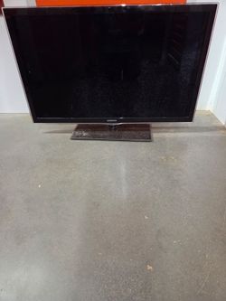 Samsung 40 inch flat screen HDTV with glass stand