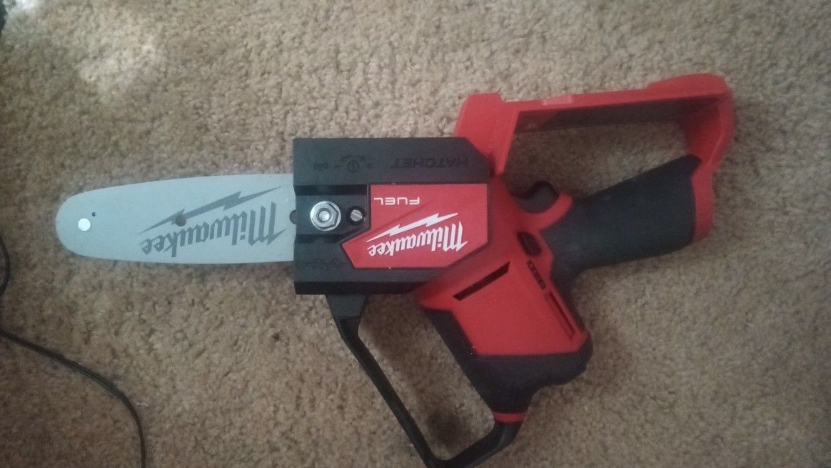 M12 FUEL 6 in. 12V Lithium-Ion Brushless Electric Cordless Battery Pruning Saw HATCHET