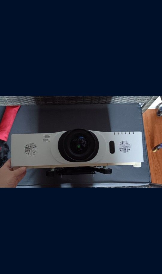 Hitachi Projector 