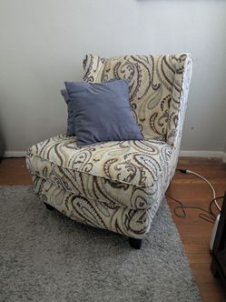 Paisley Accent Chair – Excellent Condition