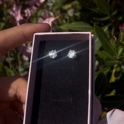  VVS Moissanite Stud Earrings