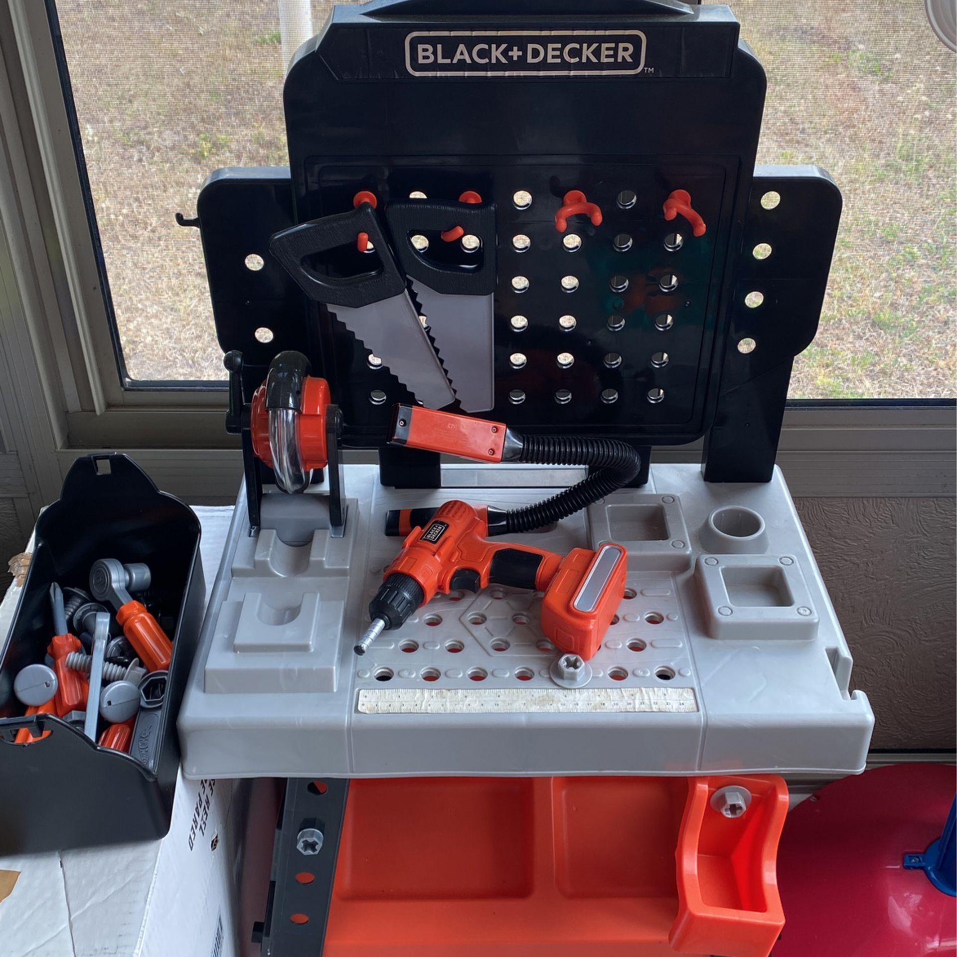 Black And Decker Kids Workbench for Sale in Las Vegas, NV - OfferUp