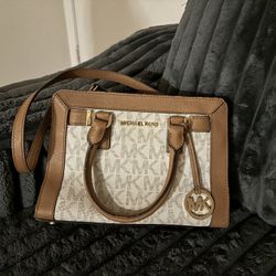 Micheal Kors Handbag/crossbody 