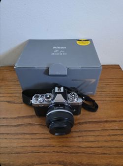 Nikon Z fc 28mm/2.8 SE Kit Camera