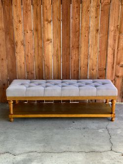 Tufted entryway shoe bench