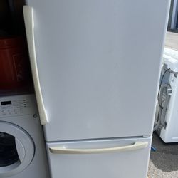 Amaba Refrigerator Bottom Freezer