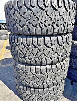 33x12.50/20 Selling a set of 4 tires in excellent condition 🫡