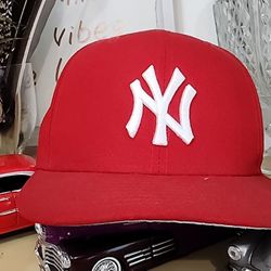 New York Baseball Hat. 7 5/8  Size ( Red ) 