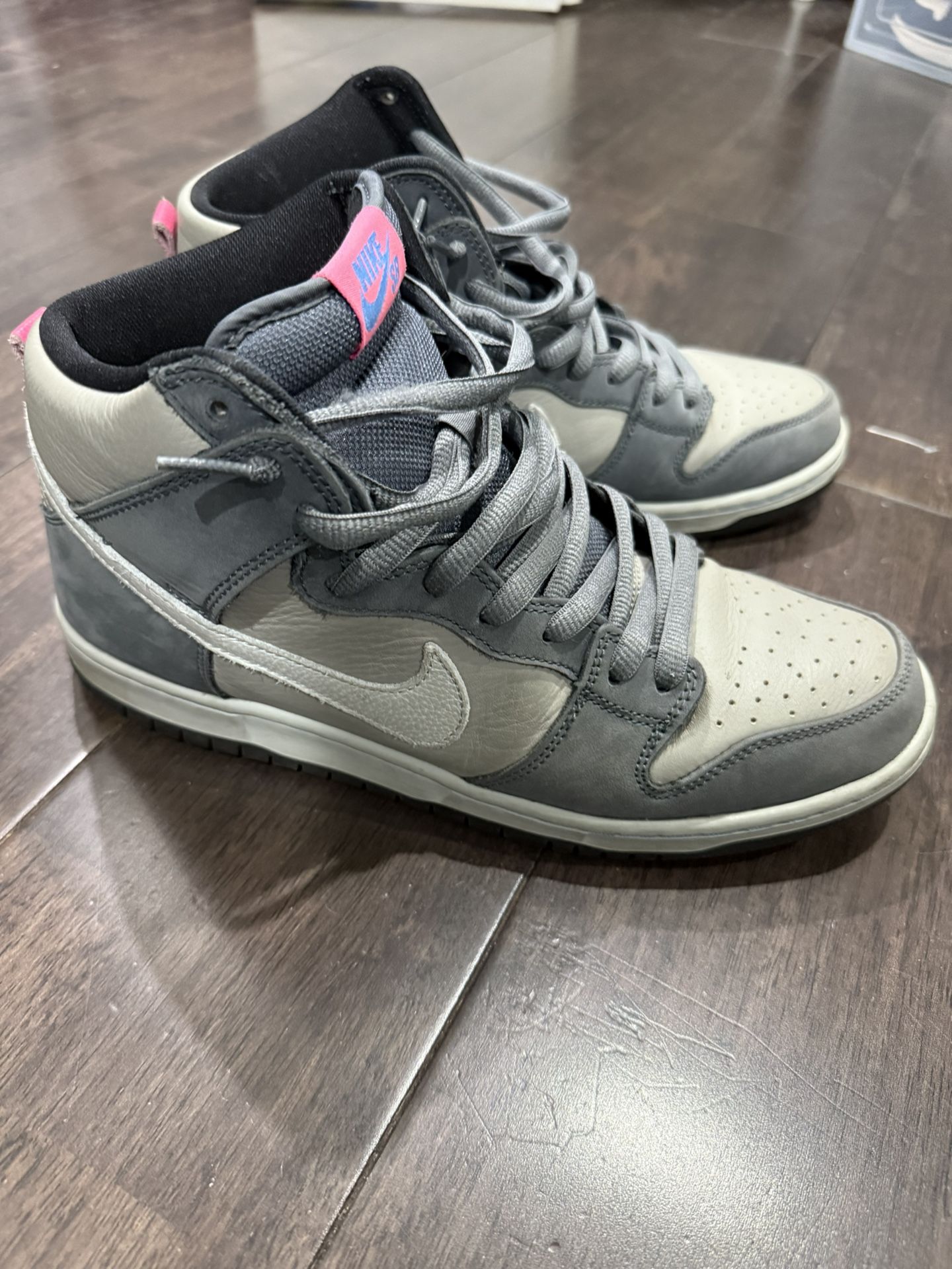 Men’s Nike Dunks 10.5 Used Gray