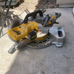 DeWalt 20v Max Saw
