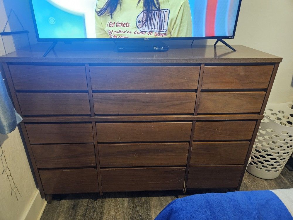 DRESSER