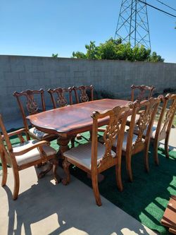 Dining room set all wood good coding with 8 chairs.