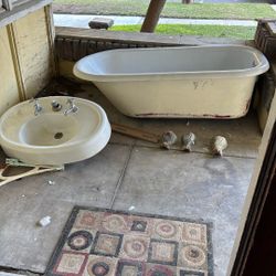 Antique 1905 Cast-Iron Cloth, Wood Tub And Matching Sink Cast-Iron With Supports