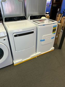 Frigidaire Top Load Washer and Gas Dryer!!