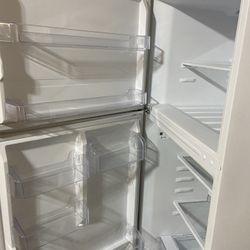 Insignia Refrigerator 